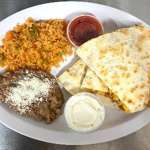 Mar y Tierra Quesadilla 