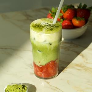 Matcha glacé à la fraise
