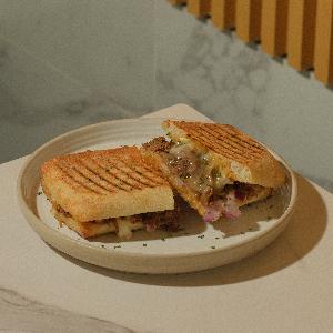 Panini boeuf & brie à l'érable