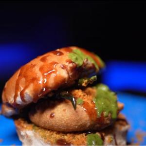 CHICKEN VADA PAAV